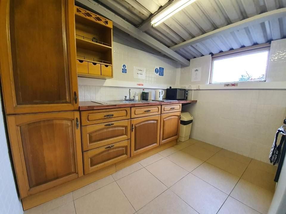 Gorse Hill Glamping Otel Newcastle  Dış mekan fotoğraf